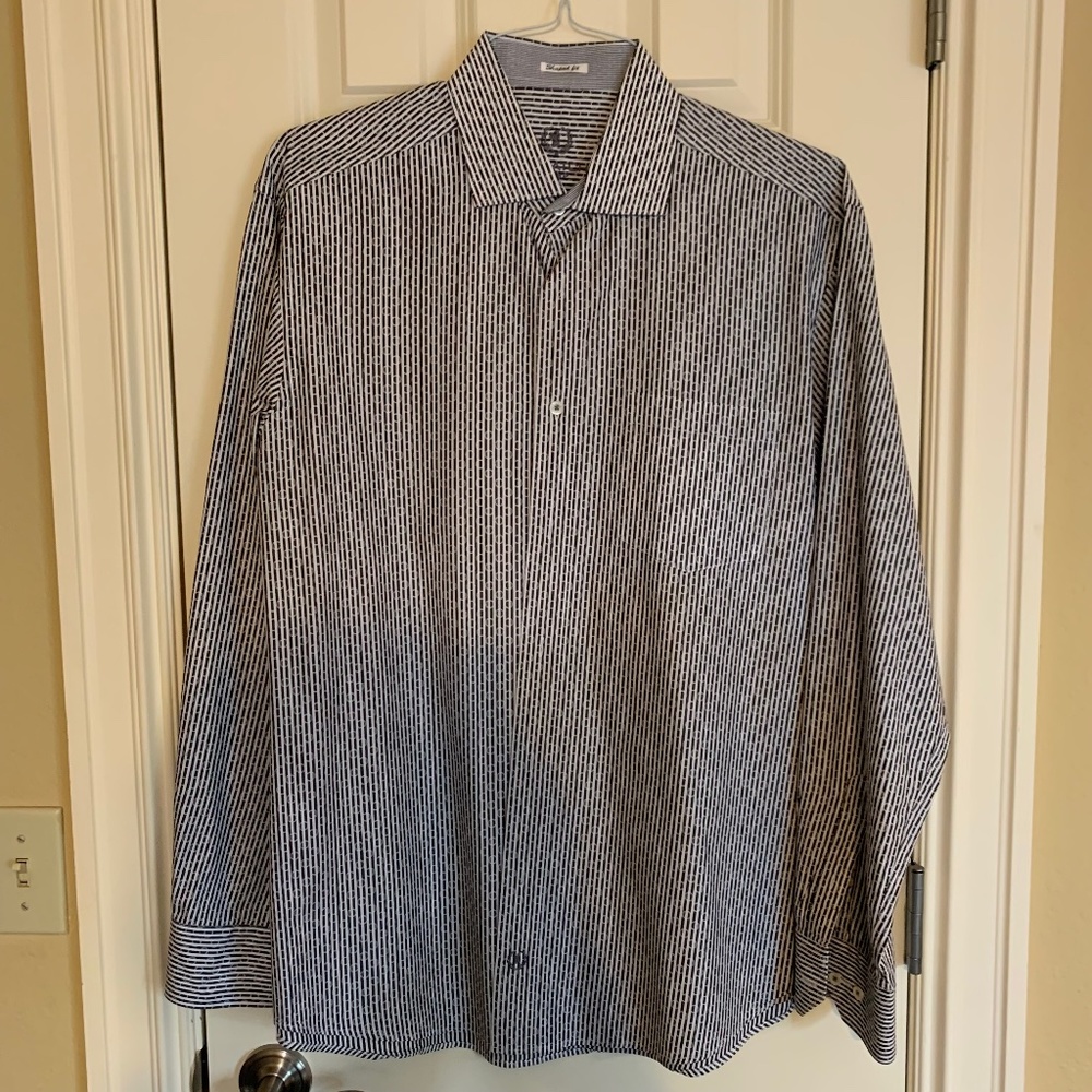 Bugatchi Shaped fit Size L dress shirt, charcoal gray stripe pattern